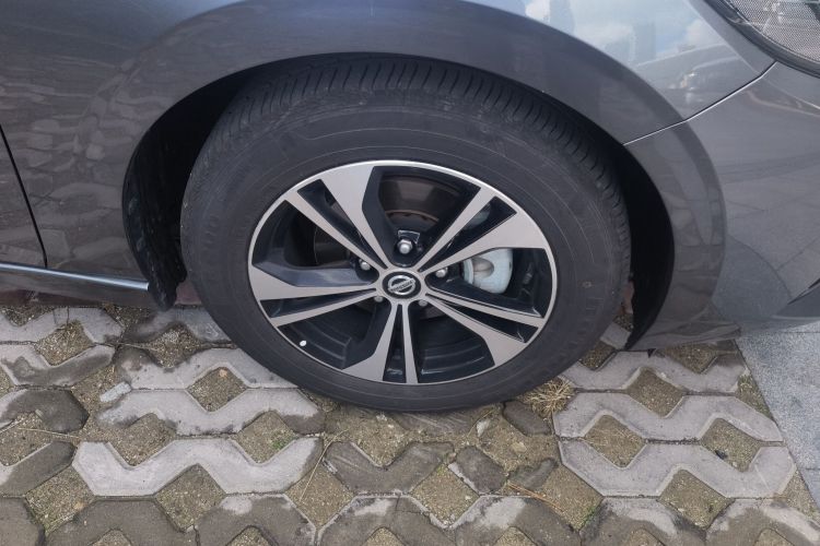 日产 轩逸 2020款 改款 1.6L XL CVT悦享版车身外观10