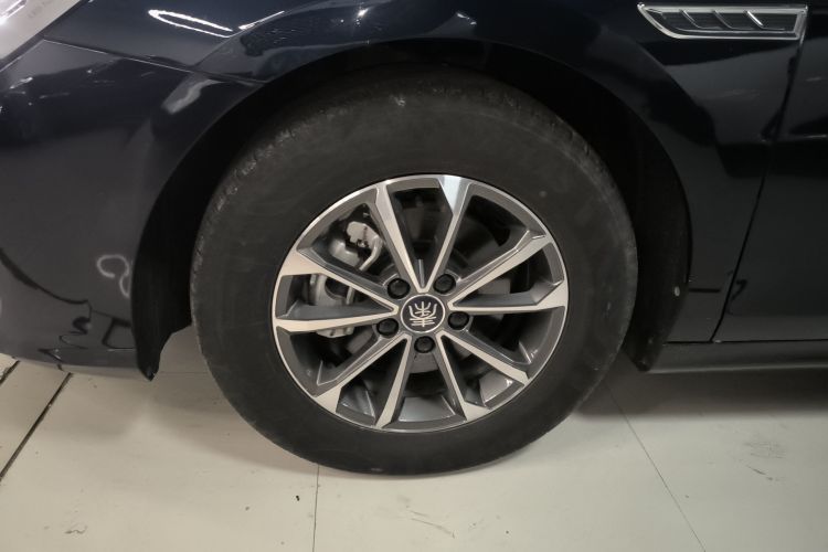 比亚迪 秦PLUS 2023款 冠军版 DM-i 55KM领先型车身外观6001