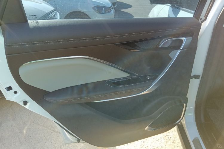 吉利汽车 嘉际 2019款 1.5TD MHEV DCT臻享型中控内饰7008