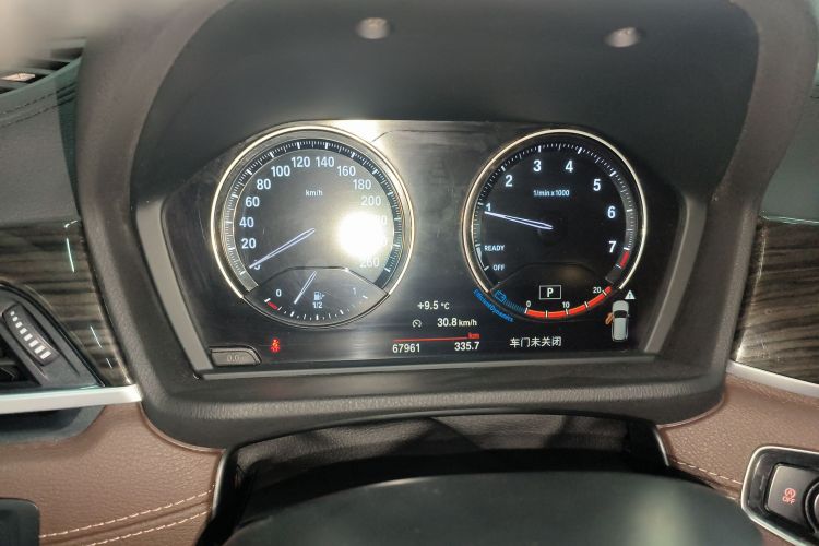 宝马X1 2020款 xDrive25Li 尊享型中控内饰14