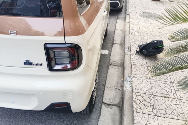 吉利银河 2024款 熊猫mini 200km 耐力熊车身外观9