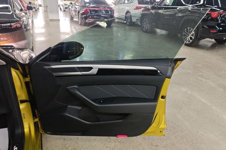 一汽-大众CC 2021款 380TSI 夺目版中控内饰7005