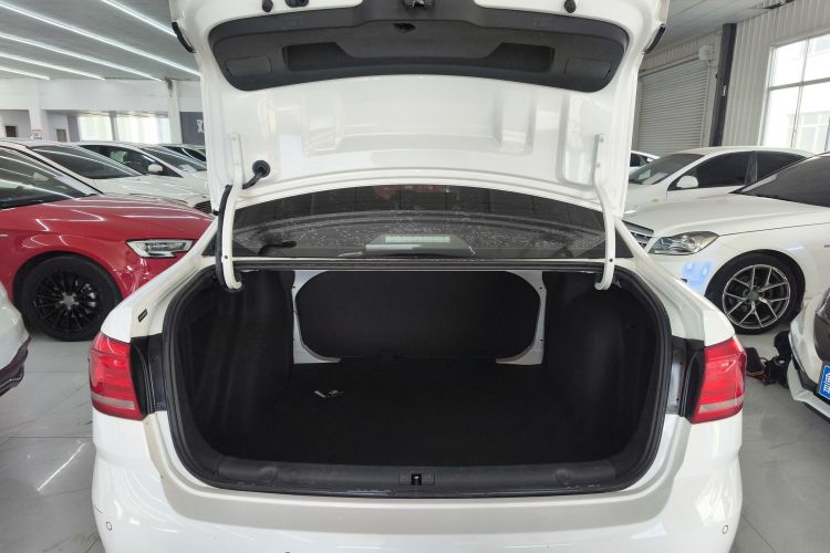 大众 朗逸 2018款 经典 1.5L 手动风尚版 国VI机舱底盘23