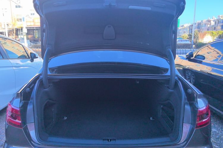 奥迪A4L 2018款 30周年年型 40 TFSI 时尚型机舱底盘23