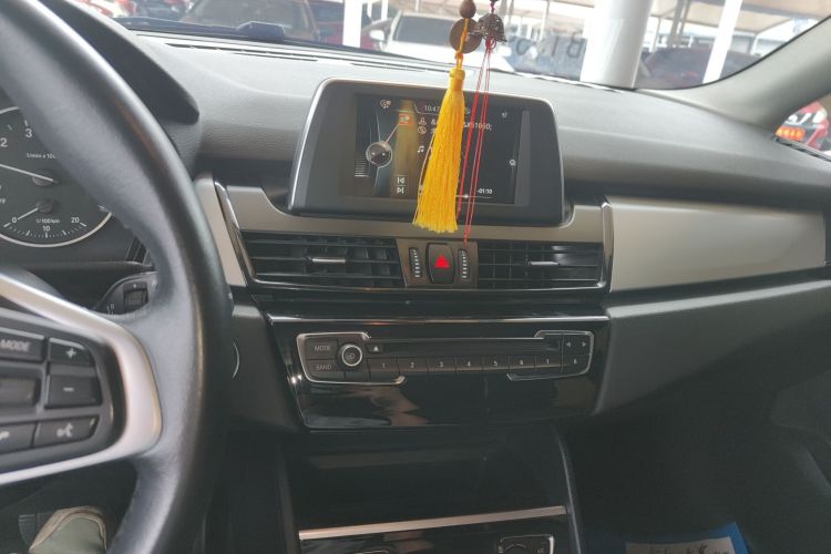 宝马2系旅行车 2016款 218i 领先型中控内饰16