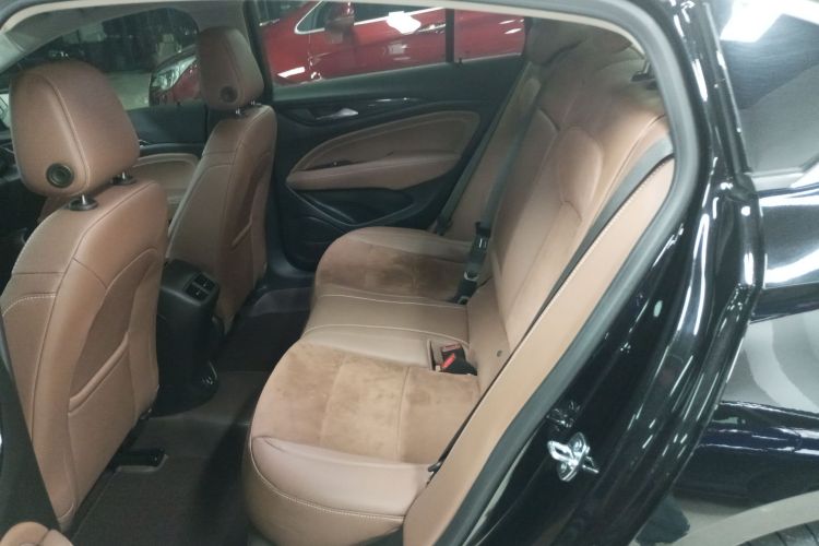 别克 君威 2024款 28T 纵享版中控内饰21