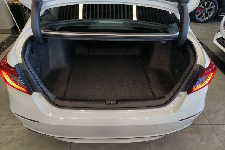 本田 雅阁 2018款 锐·混动 2.0L 锐智版 国VI机舱底盘23