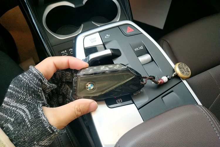 宝马iX1 2023款 xDrive30L X设计套装中控内饰11