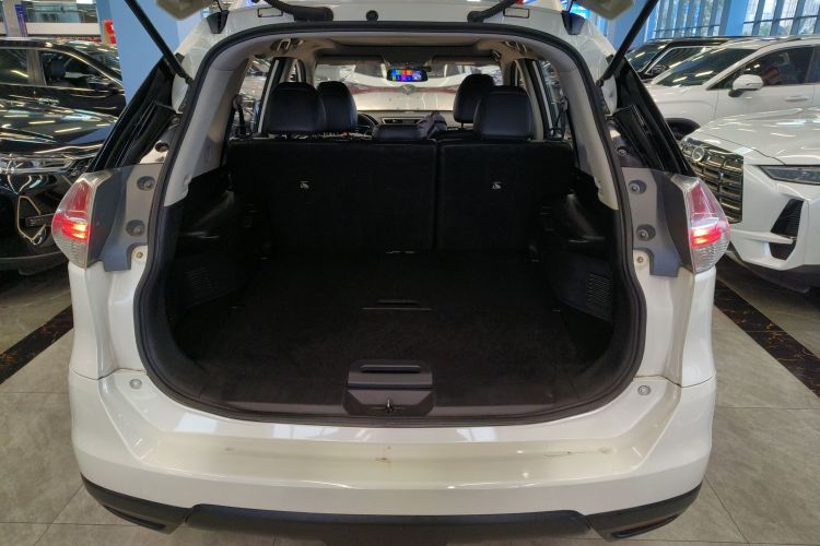 日产 奇骏 2014款 2.0L CVT舒适版 2WD机舱底盘23