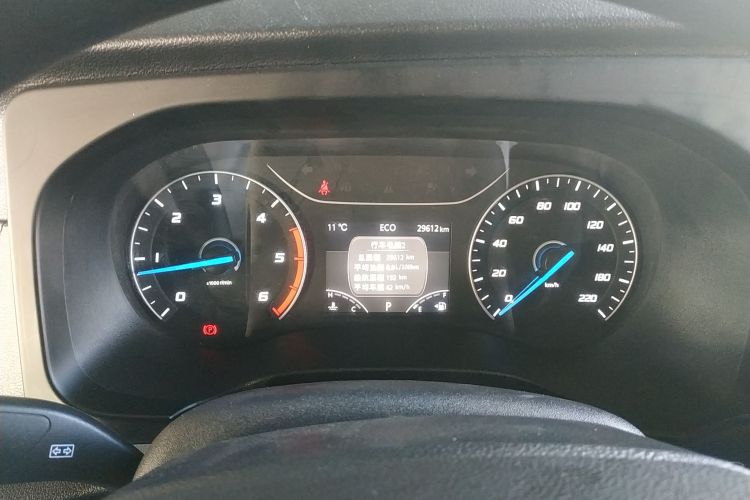 江铃福顺 2023款 2.0T 自动中轴中高顶商运型厢式运输车2/3座局部细节14