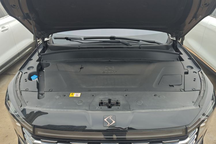 思皓X8 PLUS 2023款 1.5TGDI DCT智享版 7座机舱底盘24