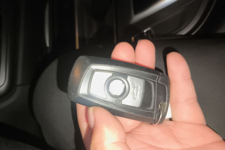 宝马3系 2013款 320i 时尚型中控内饰11