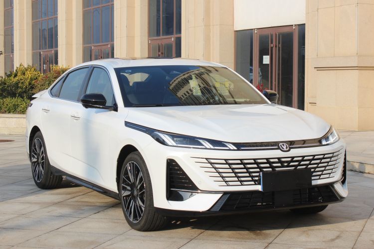 长安 逸动 2026款 第四代 1.5T 500Bar 智享型车身外观3