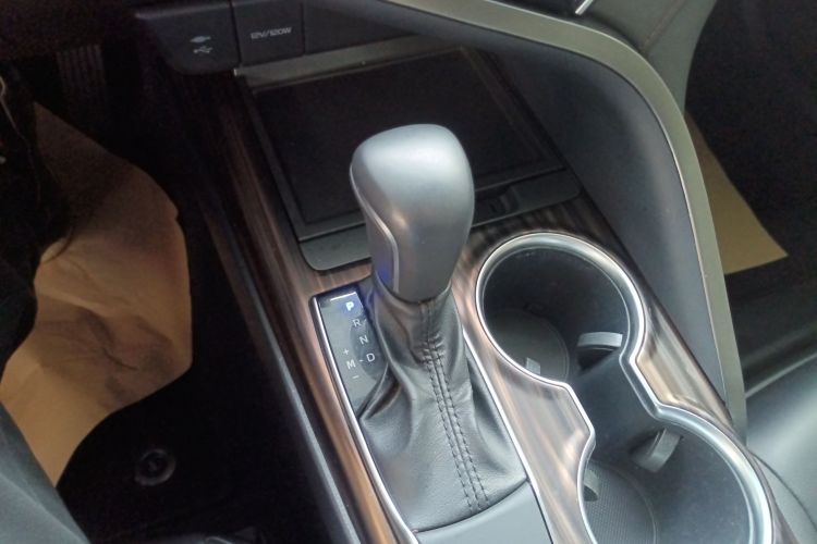 丰田 凯美瑞 2019款 2.0G 豪华版 国VI中控内饰18