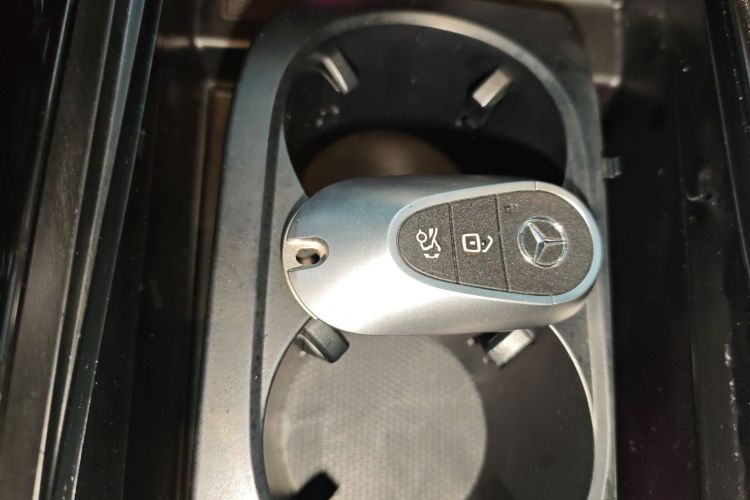 奔驰C级 2023款 改款 C 200 L 运动版中控内饰7001