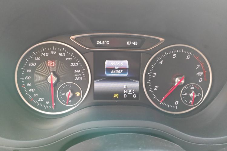 奔驰B级 2015款 B 200 时尚型中控内饰14