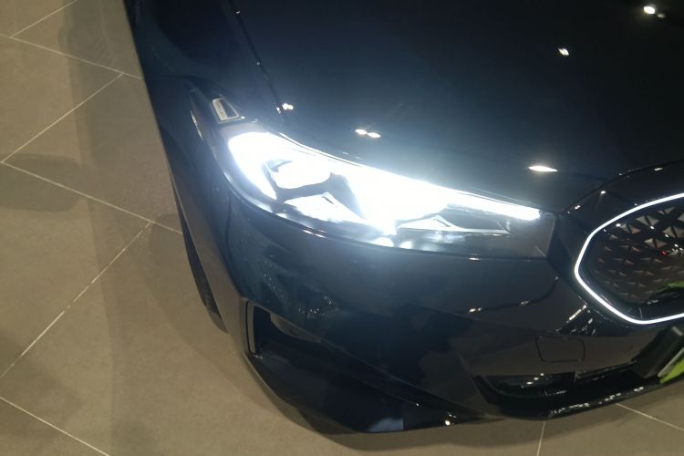 宝马i3 2025款 eDrive 40 L 曜夜套装车身外观8