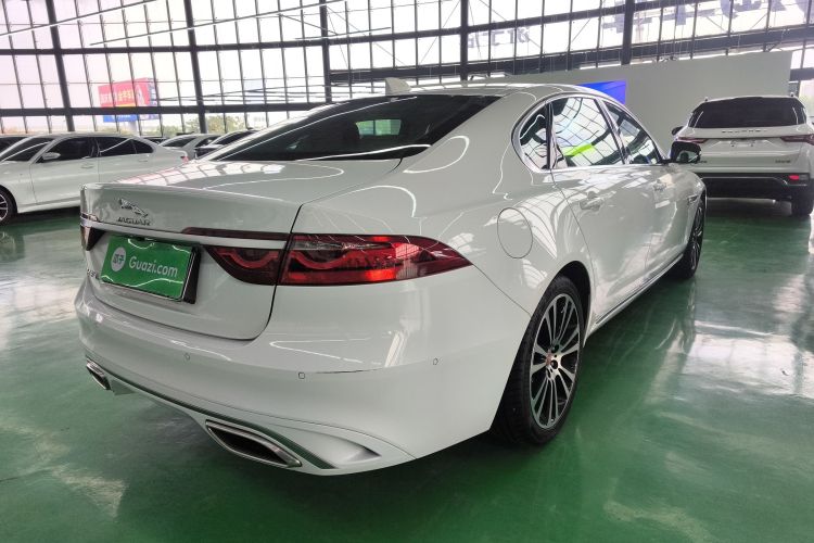 捷豹XFL 2024款 2.0T P250 两驱尊享豪华版车身外观7