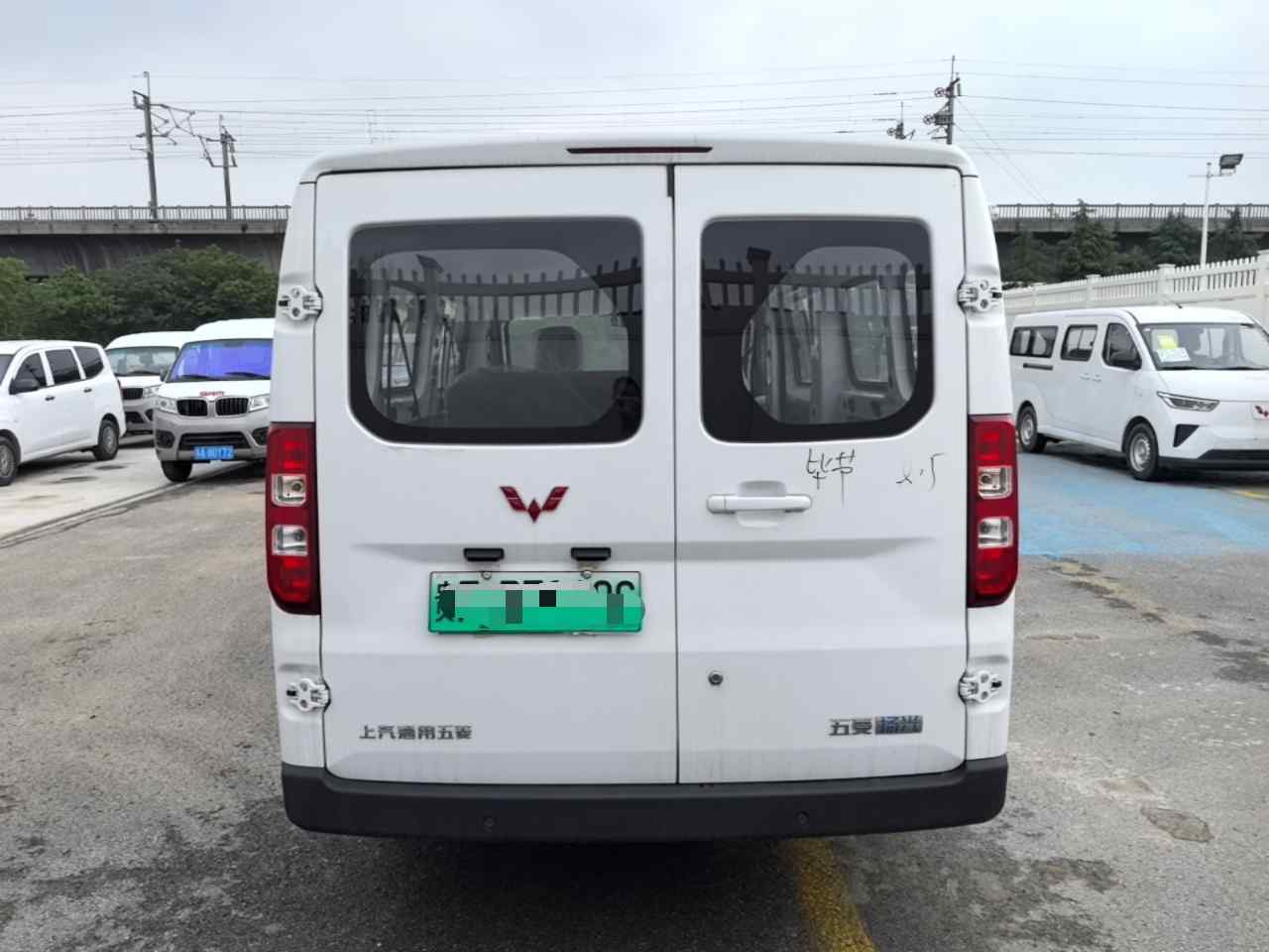 五菱汽车 五菱扬光 2024款 300km 舒适型客车版 75kW(3)