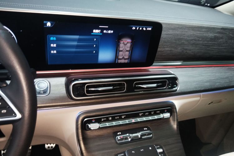 奔驰V级 2024款 V 300 L 长轴距尊贵版中控内饰16