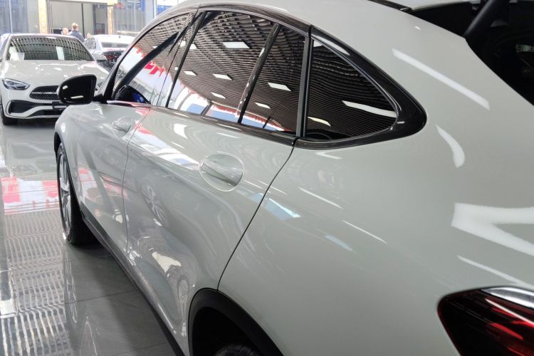 奔驰GLC轿跑 2020款 GLC 260 4MATIC 轿跑SUV车身外观4