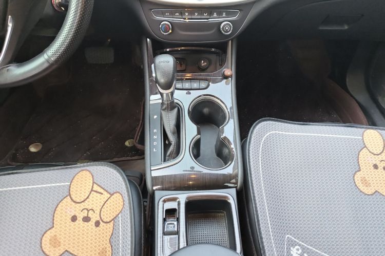 别克 威朗 2018款 三厢 20T 双离合领先型中控内饰18