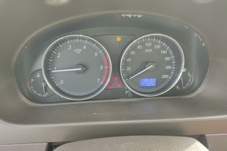 北汽威旺M30 2015款 1.5L基本型DAM15中控内饰14