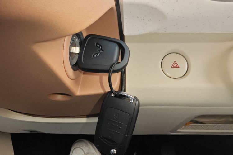 五菱汽车 宏光MINIEV 2024款 第三代 215km 青春版中控内饰11