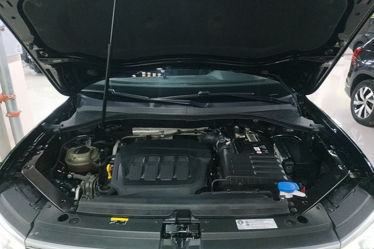 大众 途观L 2021款 330TSI 自动两驱R-Line旗舰版机舱底盘24