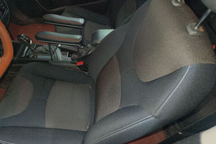 纳智捷 锐3 2016款 1.6L CVT智享型局部细节19