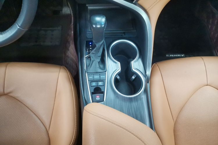 丰田 凯美瑞 2021款 双擎 2.5HGVP 领先版中控内饰18