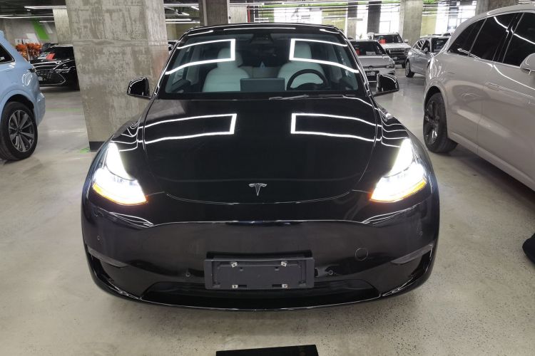 特斯拉 Model Y 2022款 长续航全轮驱动版车身外观2