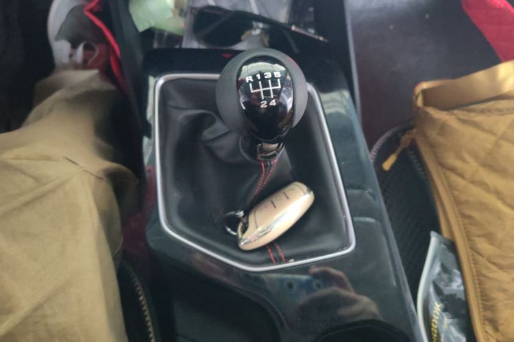 名爵 MG5 2021款 180DVVT 手动青春豪华版中控内饰18