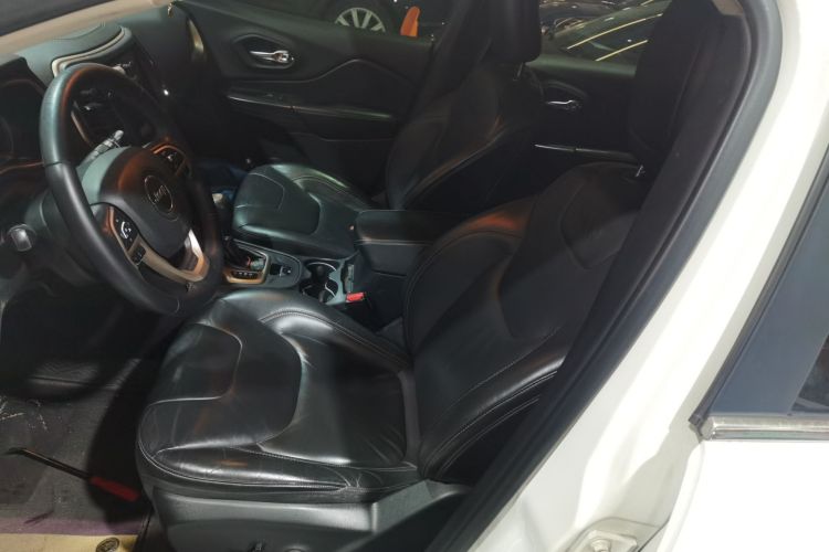 Jeep 自由光 2016款 2.0L 优越版中控内饰19