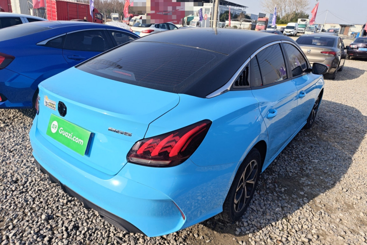 名爵 MG5 2023款 180DVVT CVT豪华版车身外观7