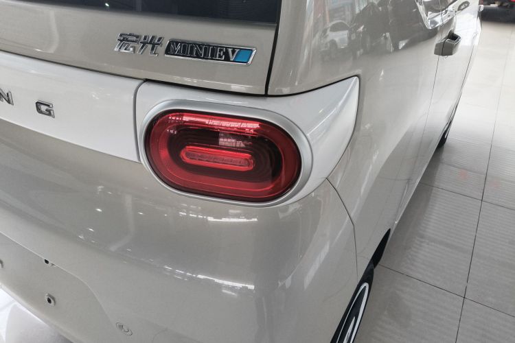 五菱汽车 宏光MINIEV 2024款 第三代 215km 青春版车身外观9