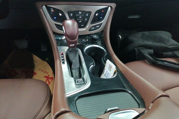 别克 昂科威 2020款 28T 四驱精英型中控内饰18