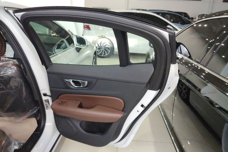 沃尔沃S60 2025款 B4 智逸豪华版中控内饰45