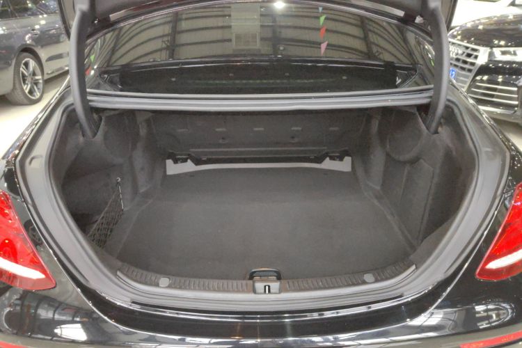 奔驰E级 2016款 E 200 L 运动型局部细节23