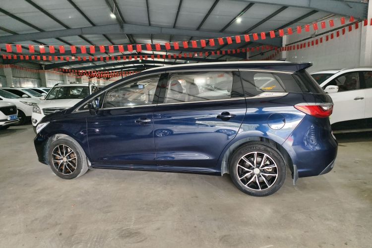 比亚迪 宋MAX 2017款 1.5T 自动智联精英型 7座车身外观4