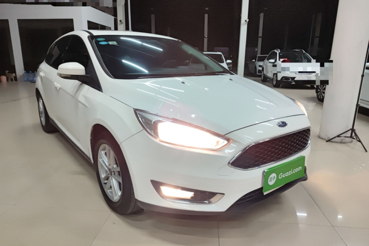 福特 福克斯 2017款 两厢 1.6L 自动风尚型智行版车身外观3