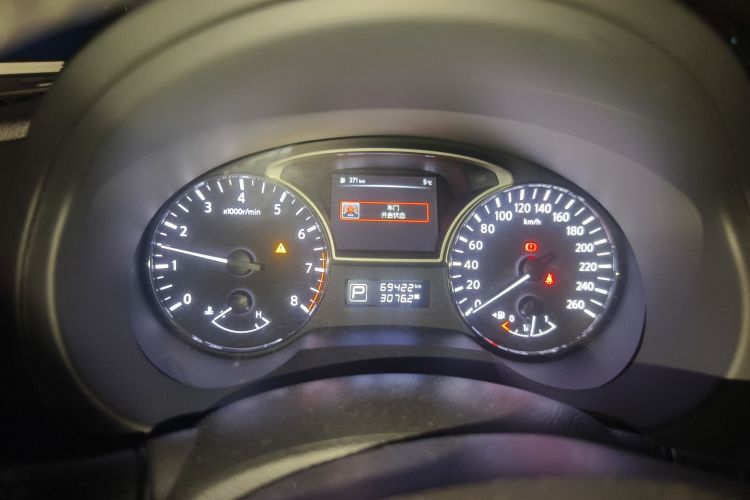 日产 天籁 2016款 改款 2.0L XL舒适版中控内饰14