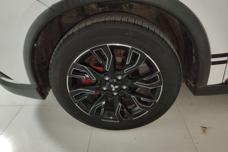 三菱 欧蓝德 2020款 2.0L 两驱畅行版 5座车身外观6007