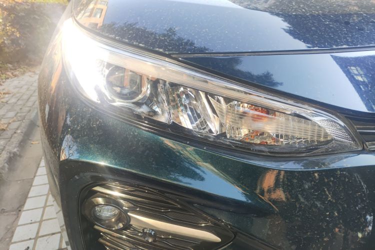 丰田 威兰达 2020款 双擎 2.5L E-CVT两驱科技版车身外观6006