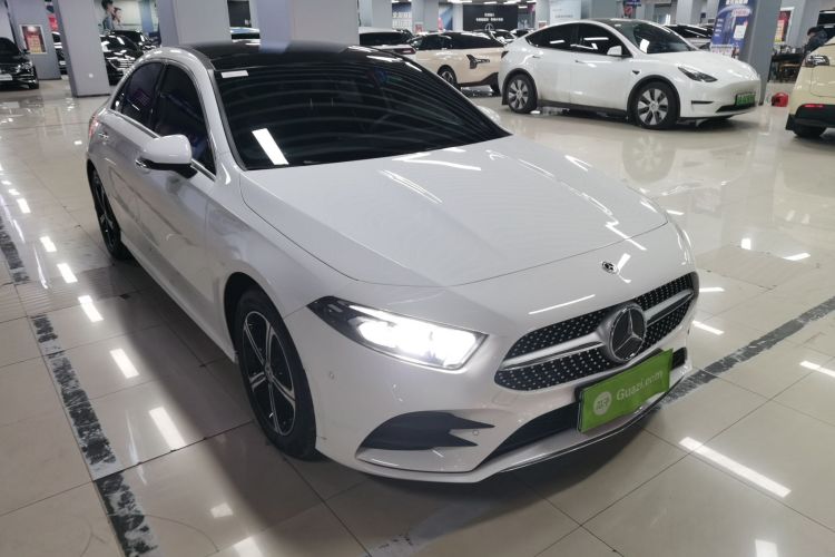 奔驰A级 2022款 改款三 A 200 L 运动轿车时尚型车身外观3