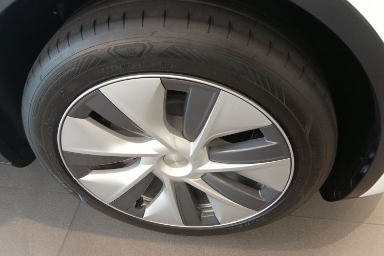 特斯拉 Model Y 2022款 改款 后轮驱动版车身外观10