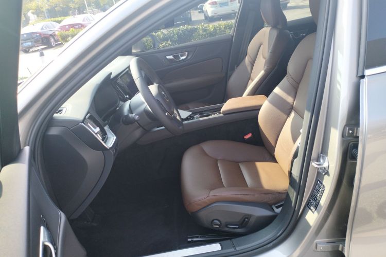 沃尔沃S60 2022款 B4 智逸豪华版中控内饰19