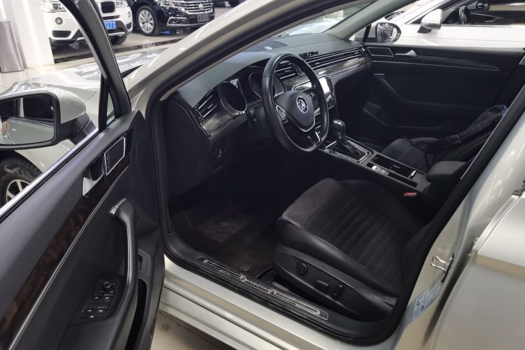 大众 迈腾 2017款 330TSI DSG 豪华型中控内饰7003