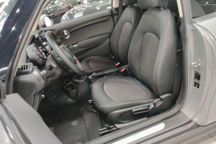 MINI 2022款 1.5T ONE中控内饰19