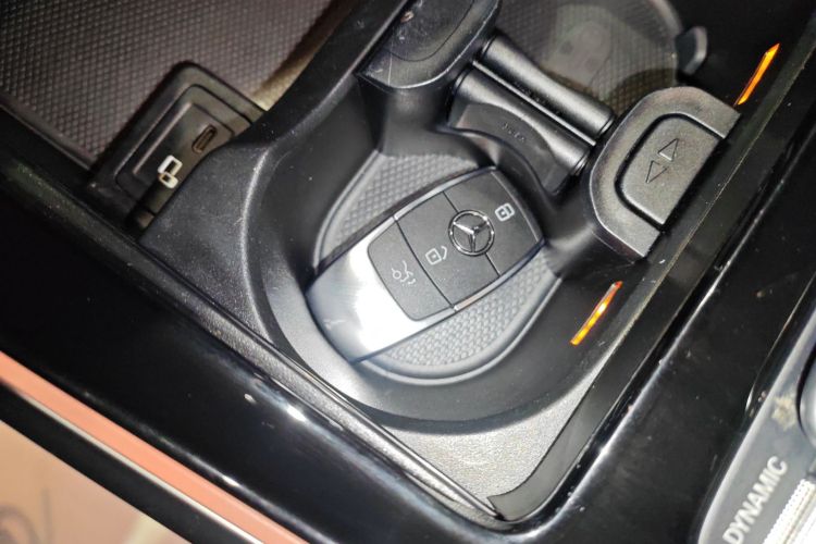 奔驰GLB 2021款 GLB 200 时尚型中控内饰7001